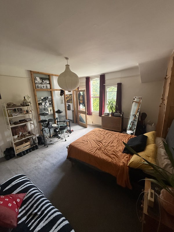 Room St Mark's Rise in Greater London
