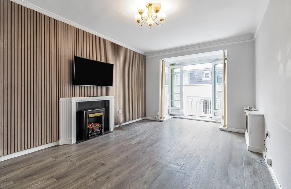 Flat Holland Park Avenue in Greater London