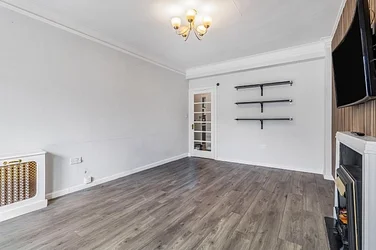 Flat Holland Park Avenue in Greater London