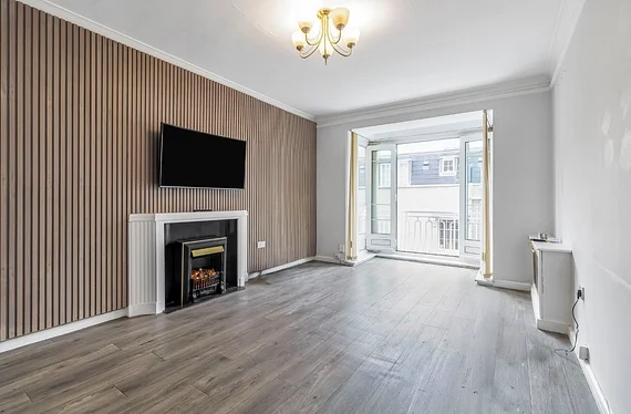 Flat Holland Park Avenue in Greater London