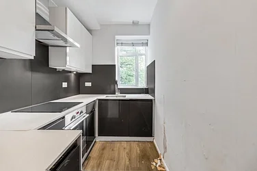 Flat Holland Park Avenue in Greater London