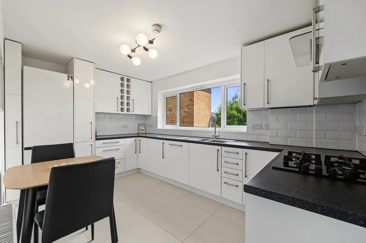 Flat Sunningfields Road in Greater London