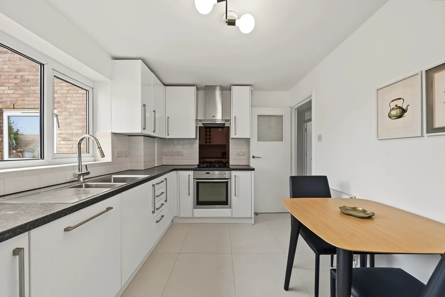 Flat Sunningfields Road in Greater London