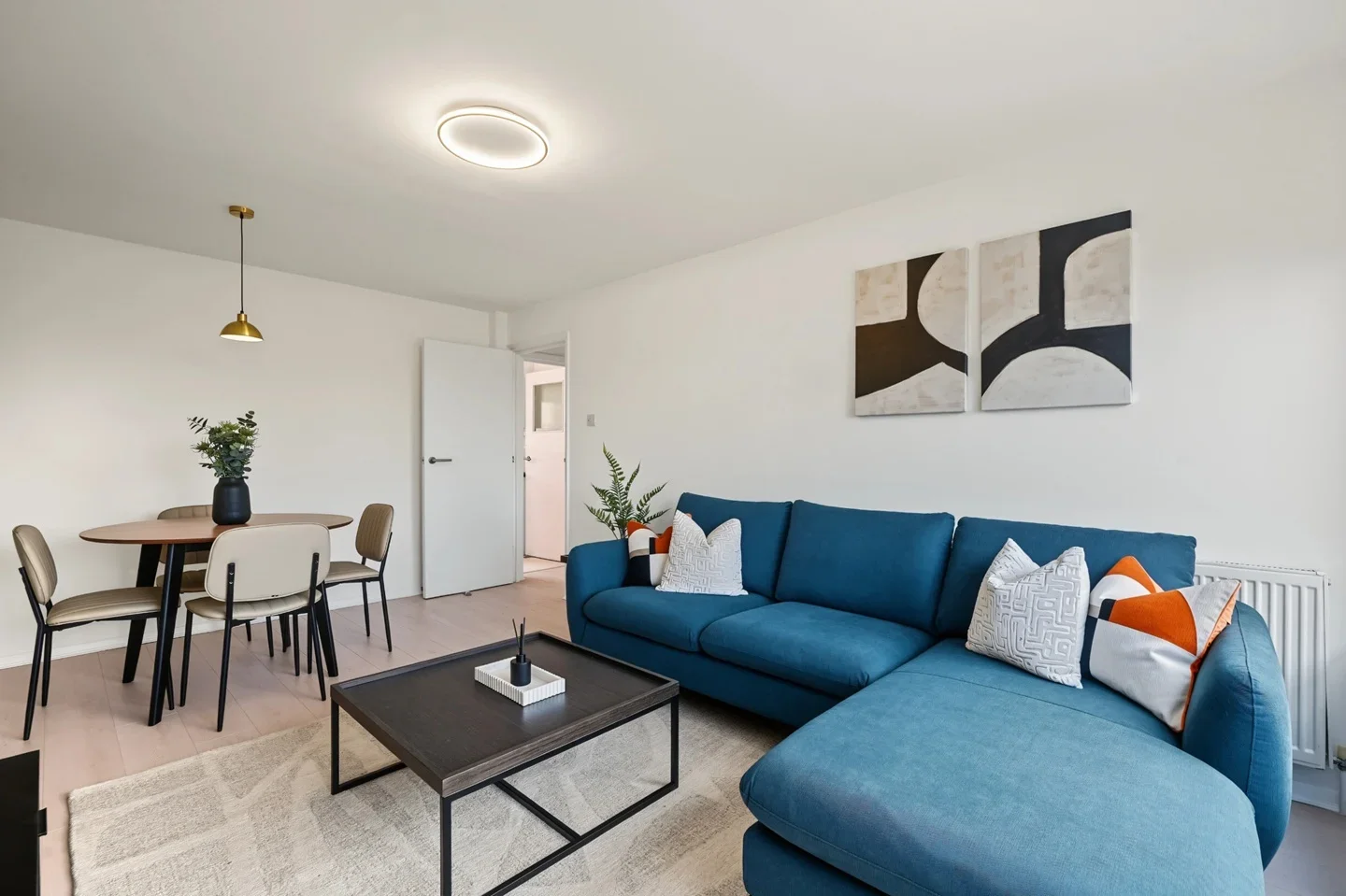 Flat Sunningfields Road in Greater London