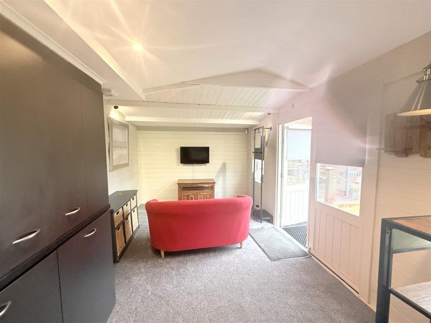 Flat Chelford Road in Macclesfield