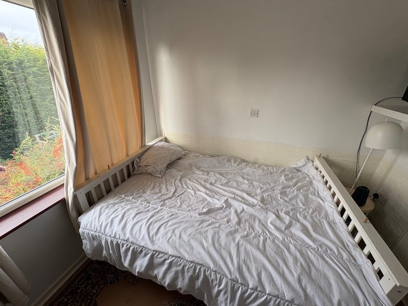 Room Lamb Hill Close in Sheffield