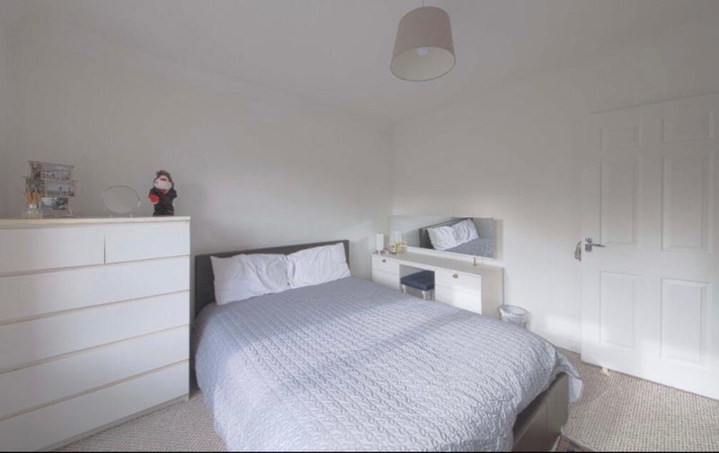 Room Courtlands in Maidenhead