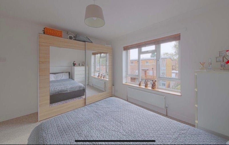 Room Courtlands in Maidenhead