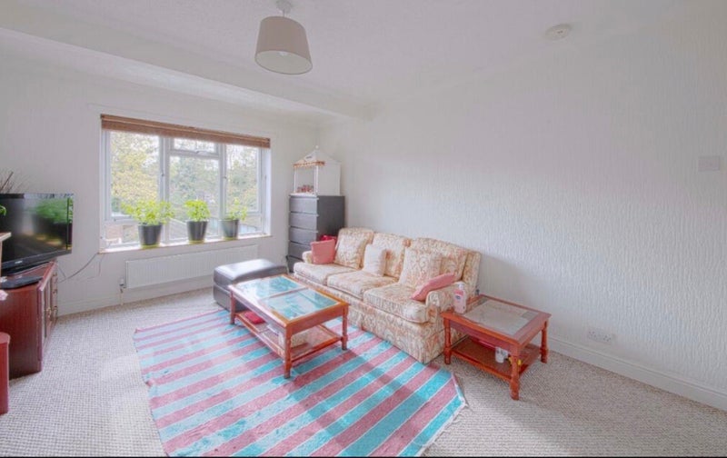 Room Courtlands in Maidenhead