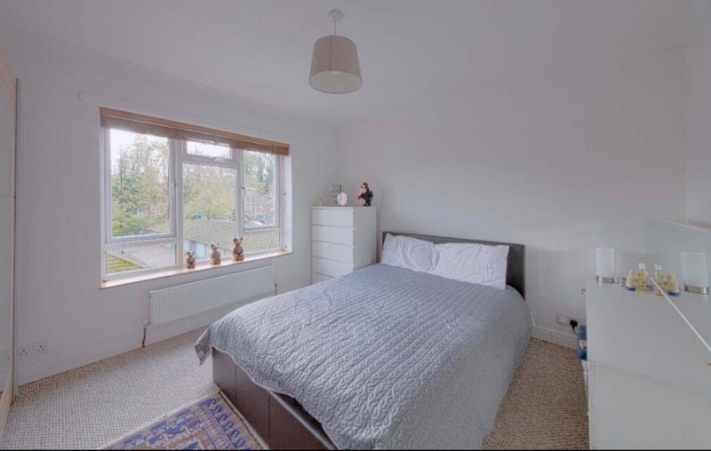 Room Courtlands in Maidenhead