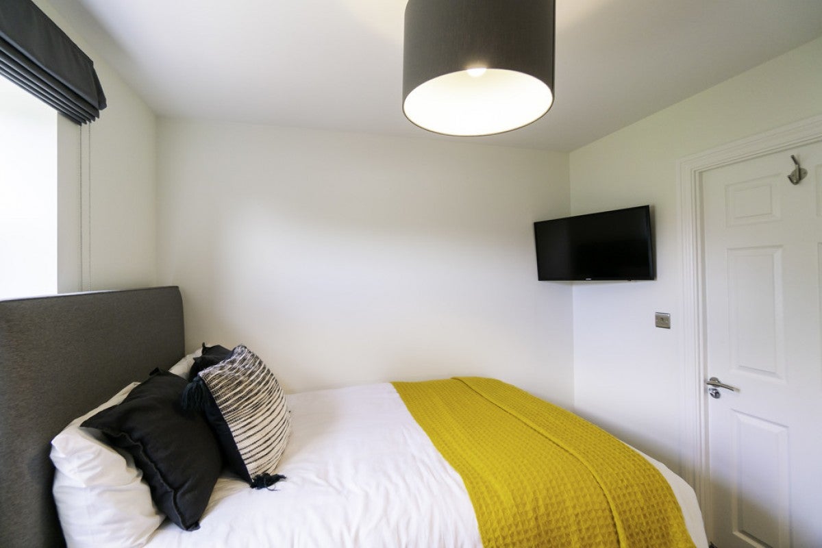 Room Lorne Street in Reading