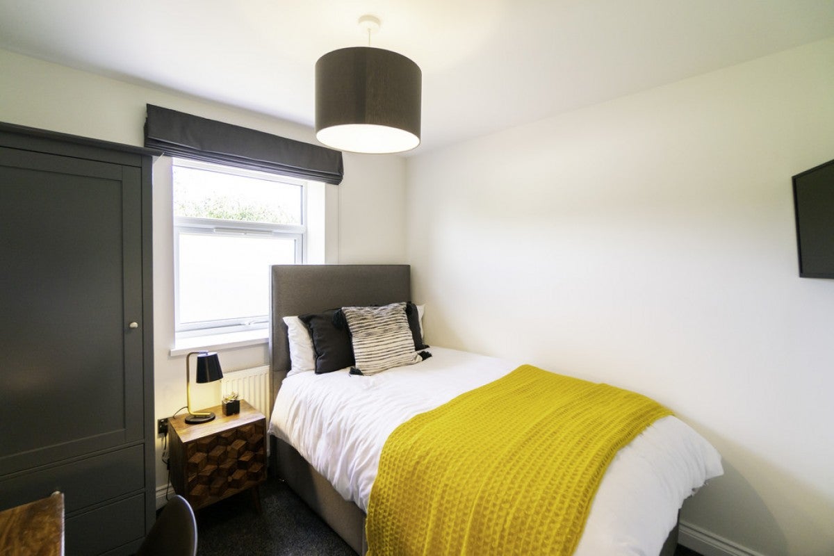 Room Lorne Street in Reading