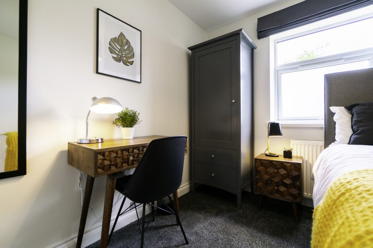 Room Lorne Street in Reading