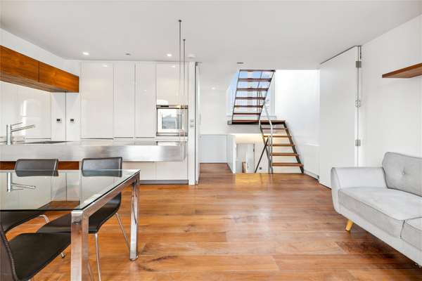Flat Tregothnan Road in Greater London