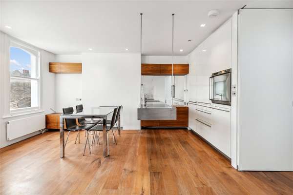 Flat Tregothnan Road in Greater London
