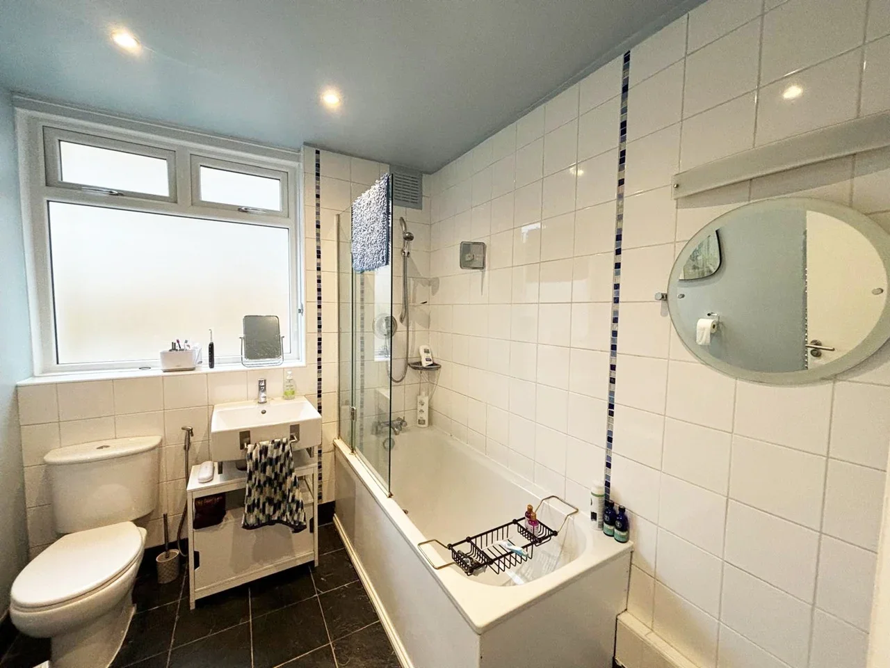 Flat Blakemore Road in Greater London