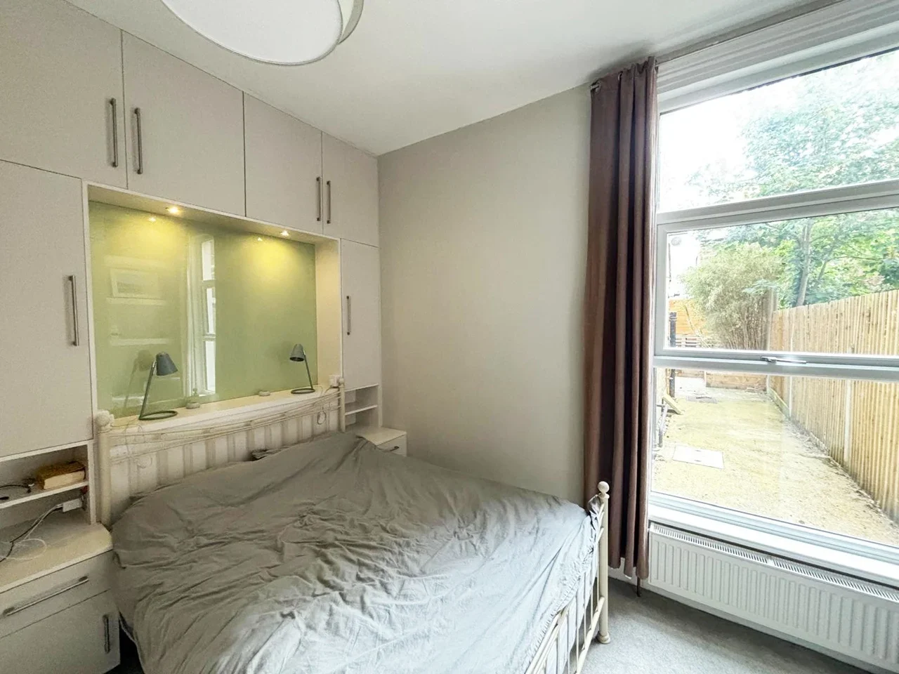 Flat Blakemore Road in Greater London