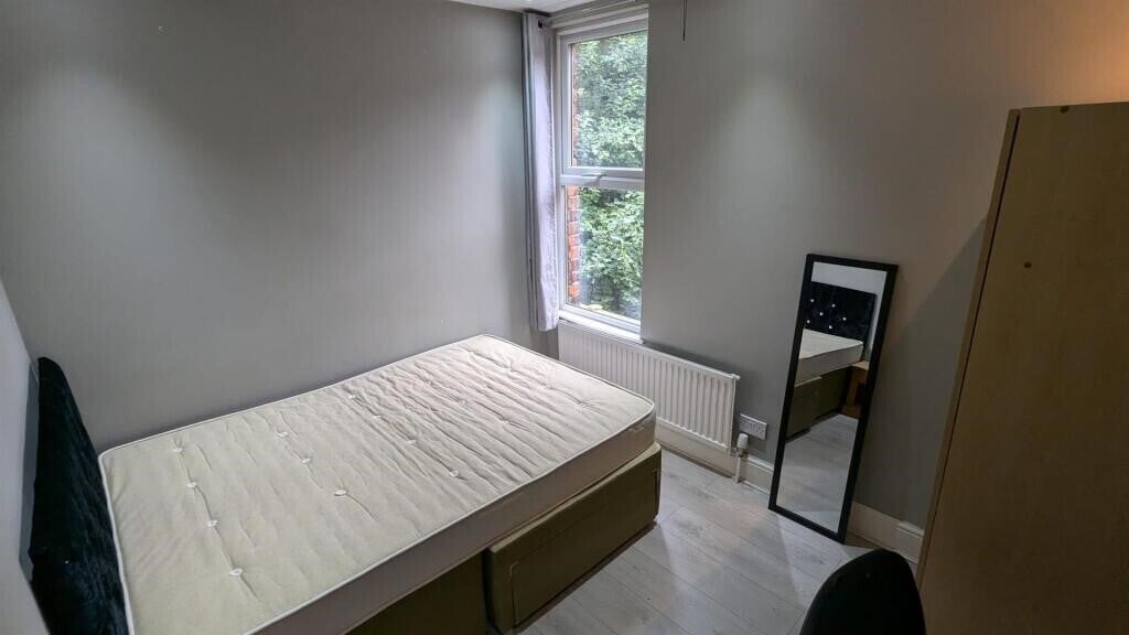 Room Norman Road in Manchester