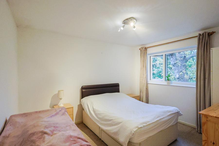 Flat Middlewood Way in Macclesfield