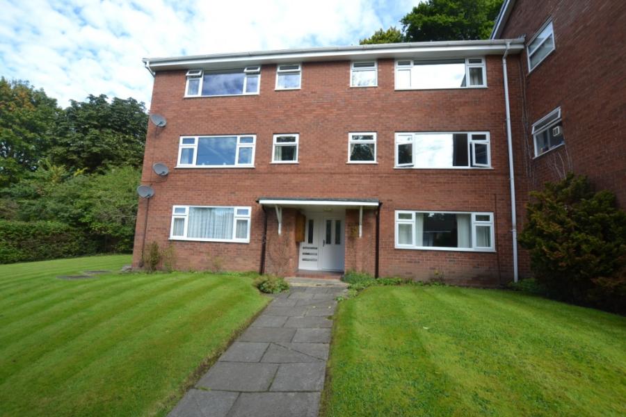 Flat Middlewood Way in Macclesfield