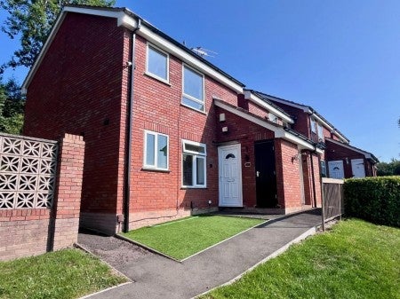 Flat Bagley's Road in Brierley Hill