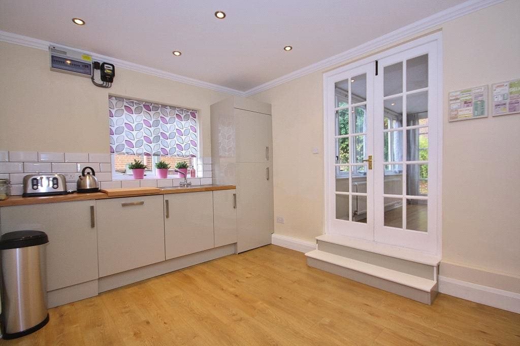 Flat Baillie Road in Guildford