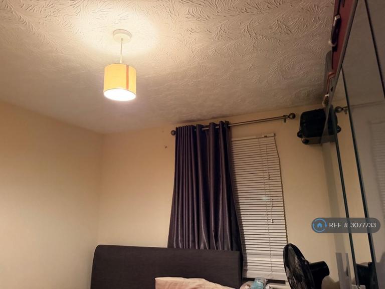 Flat Redbourne Drive in Greater London