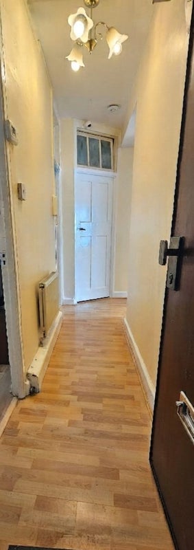 Room Wallis Close in Greater London