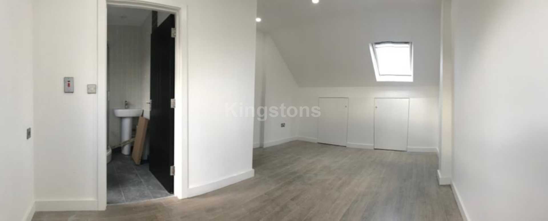 Flat Mackintosh Place in Cardiff