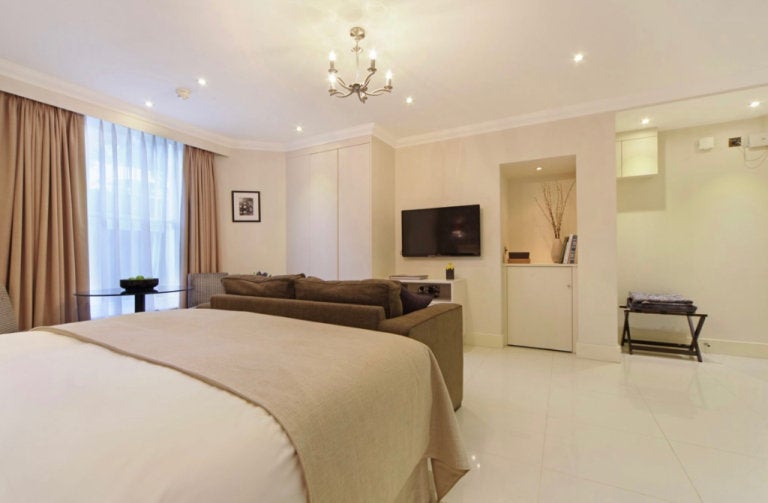 Flat Ashburn Gardens in Greater London