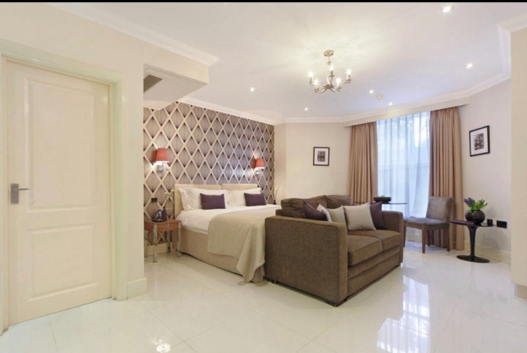 Flat Ashburn Gardens in Greater London