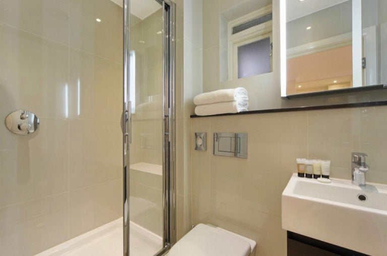 Flat Ashburn Gardens in Greater London