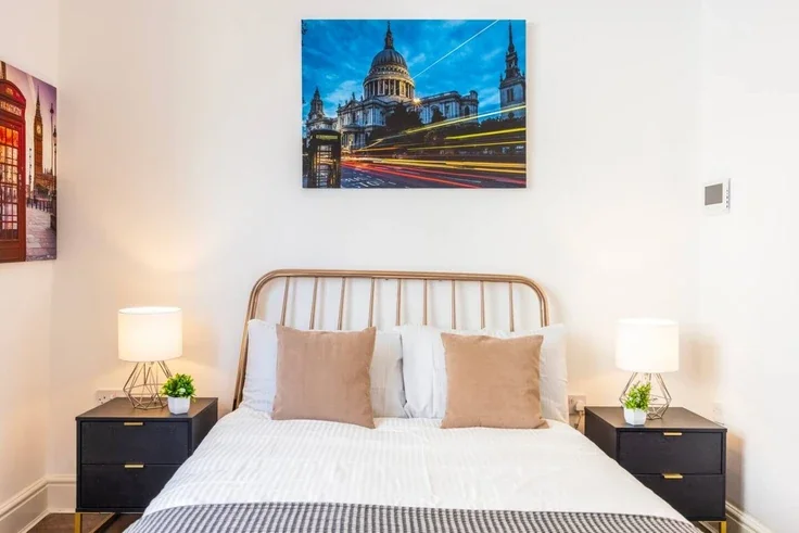 Flat Warwick Road in Greater London