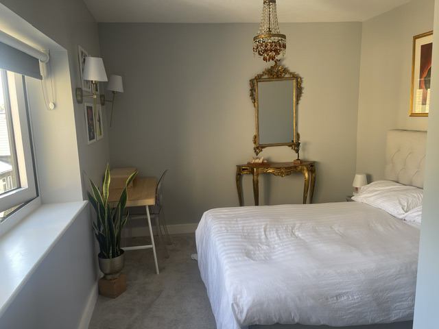 Room Kilburn Lane in Greater London