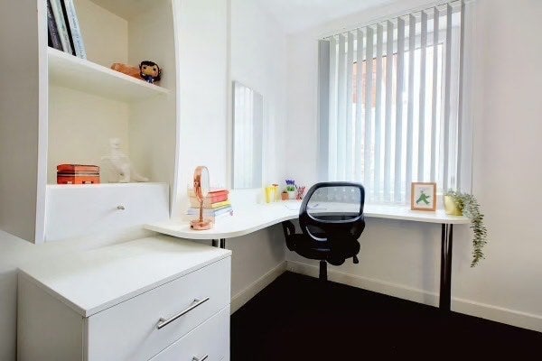 Room Tarragon Road in Leicester