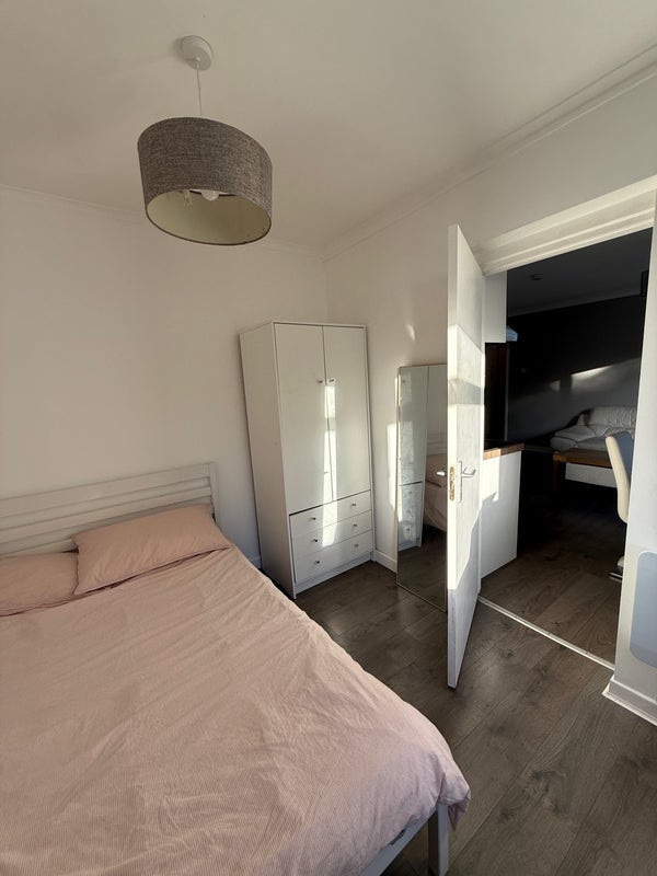 Room Malvern Way in Greater London