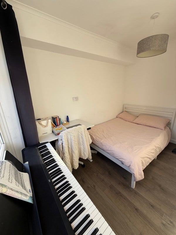 Room Malvern Way in Greater London