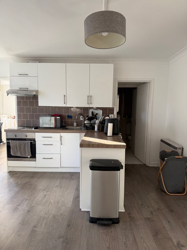 Room Malvern Way in Greater London