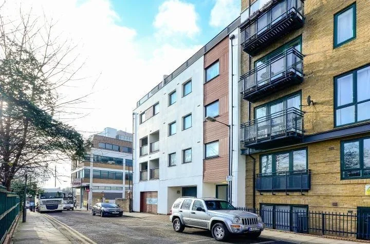 Room Ensign Street in Greater London