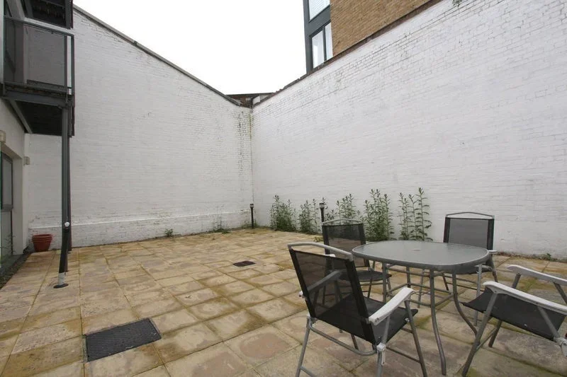 Room Ensign Street in Greater London