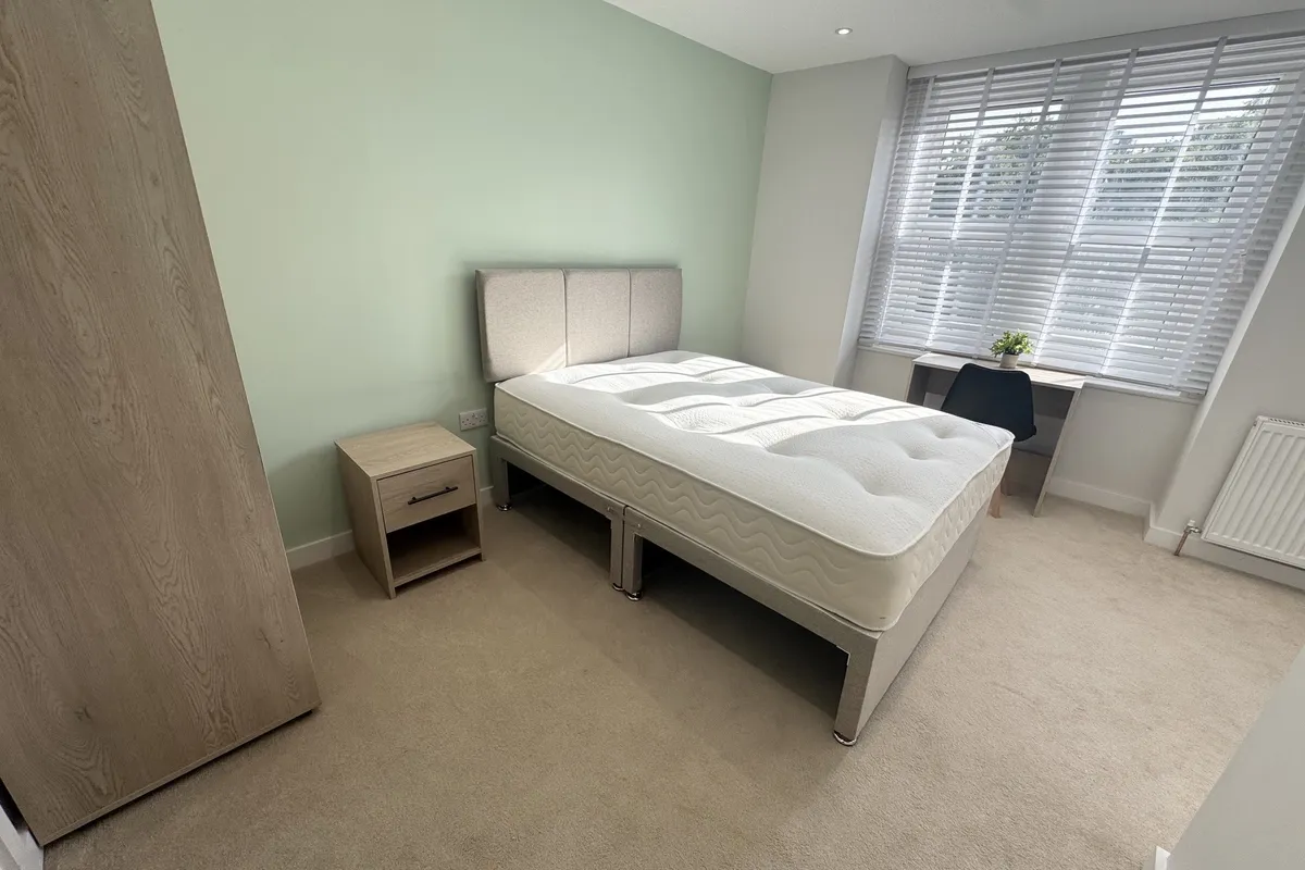 Room Green Road in Poole