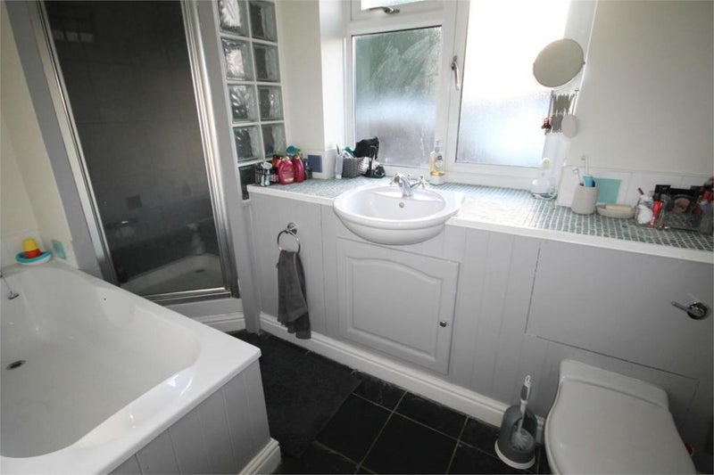 Room Gill Avenue in Bristol