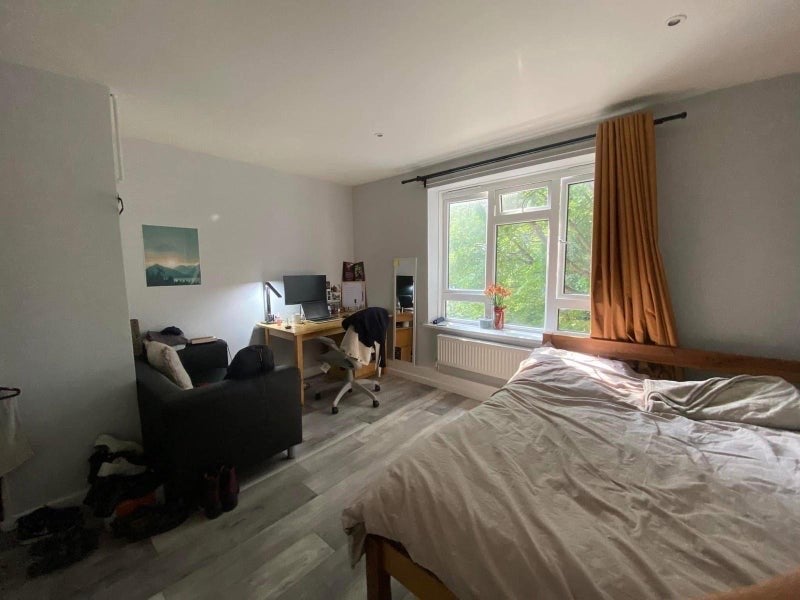 Room City Road in Greater London