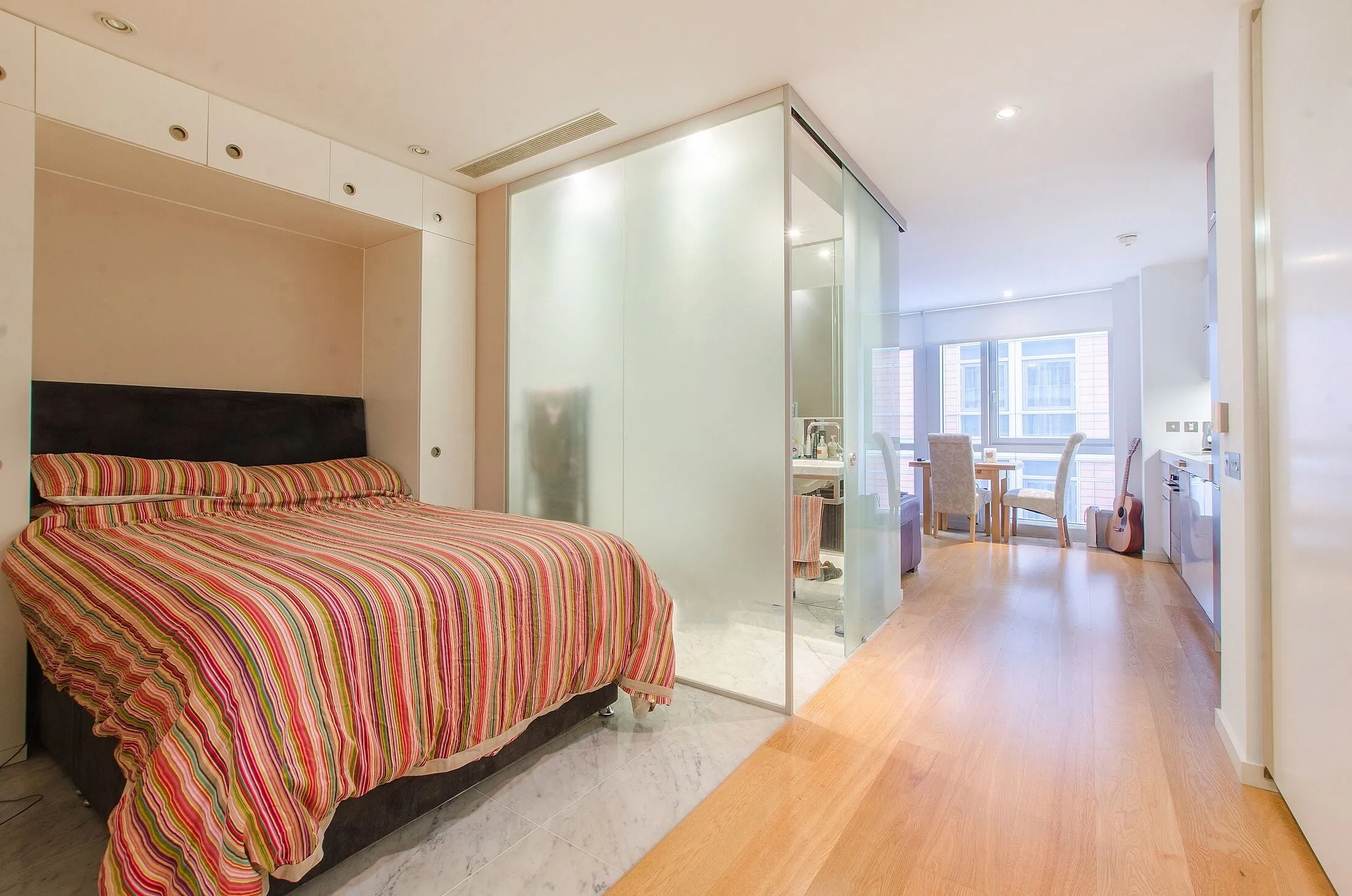 Flat Fairmont Avenue in Greater London
