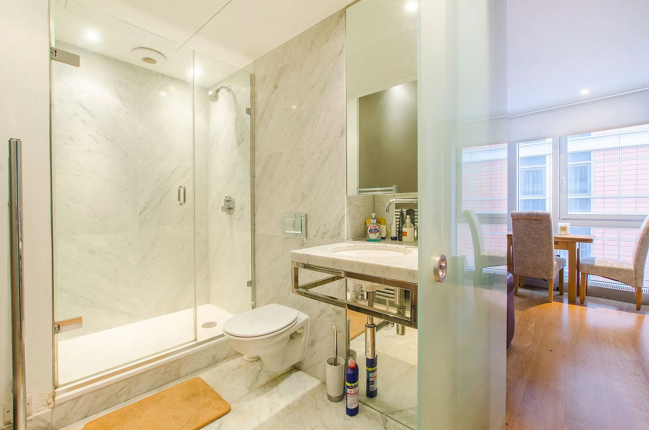 Flat Fairmont Avenue in Greater London