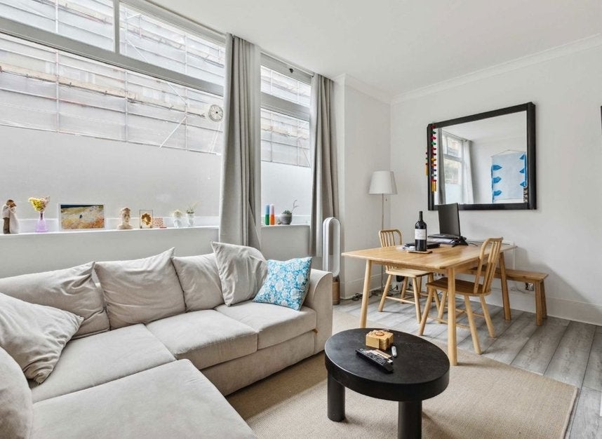 Flat Gaskin Street in Greater London
