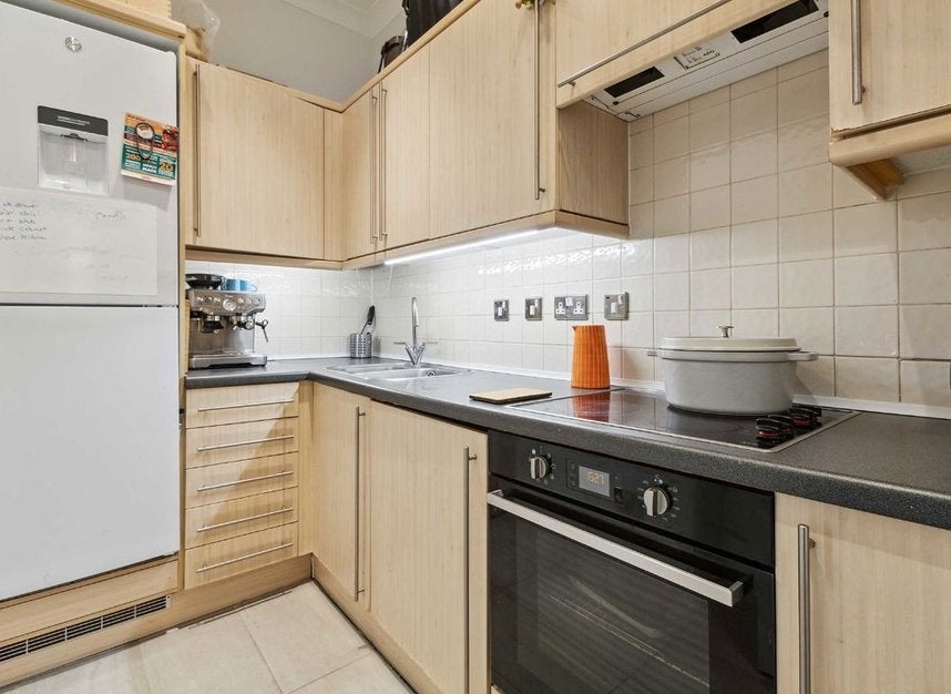 Flat Gaskin Street in Greater London