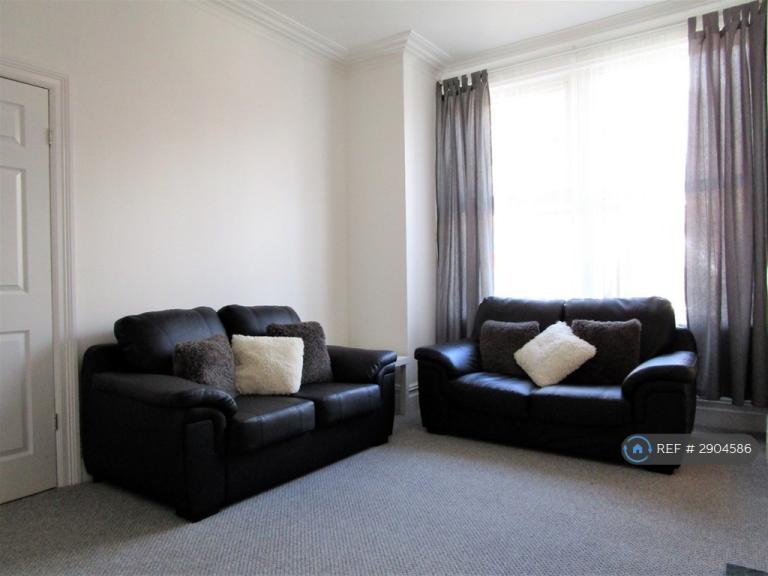 Room Back Norman Mount in Leeds