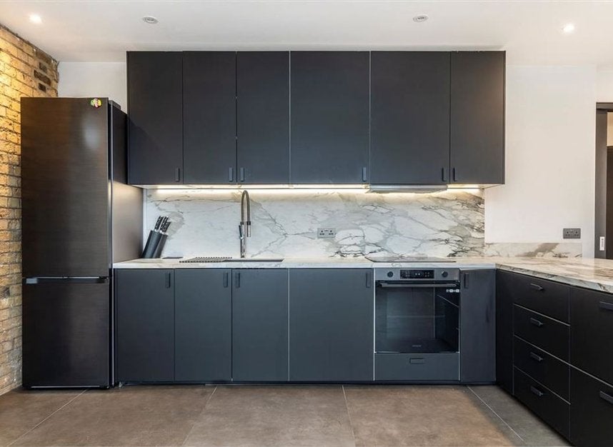 Flat Kingsland Road in Greater London