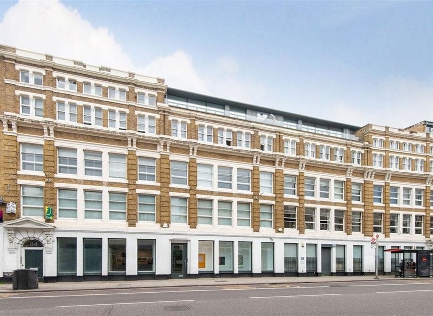 Flat Kingsland Road in Greater London